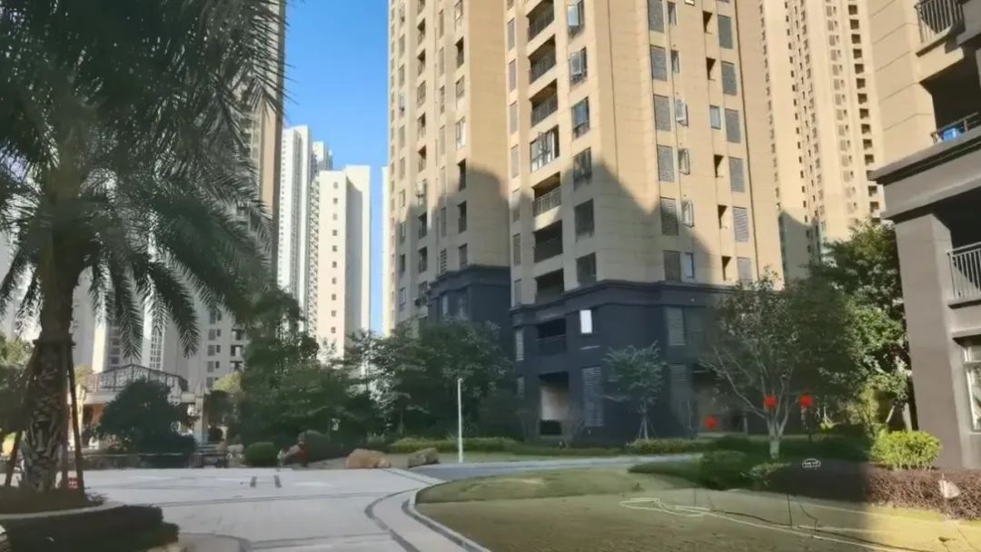 DƬ